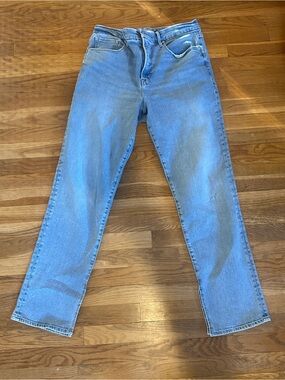 Good American Light Wash Straight-Leg Jeans